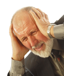 Personne qui se tient la tête de douleur